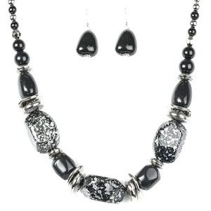 PAPARAZZI "IN GOOD GLAZES" BLACK BLOCKBUSTER NECKLACE & EARRING SET